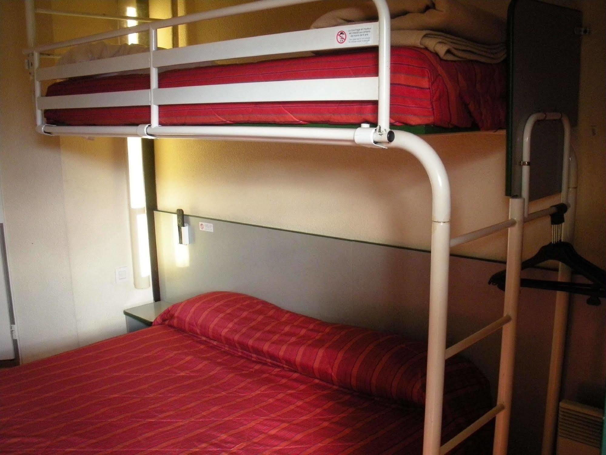 Premiere Classe Evreux Exterior photo A bunk bed