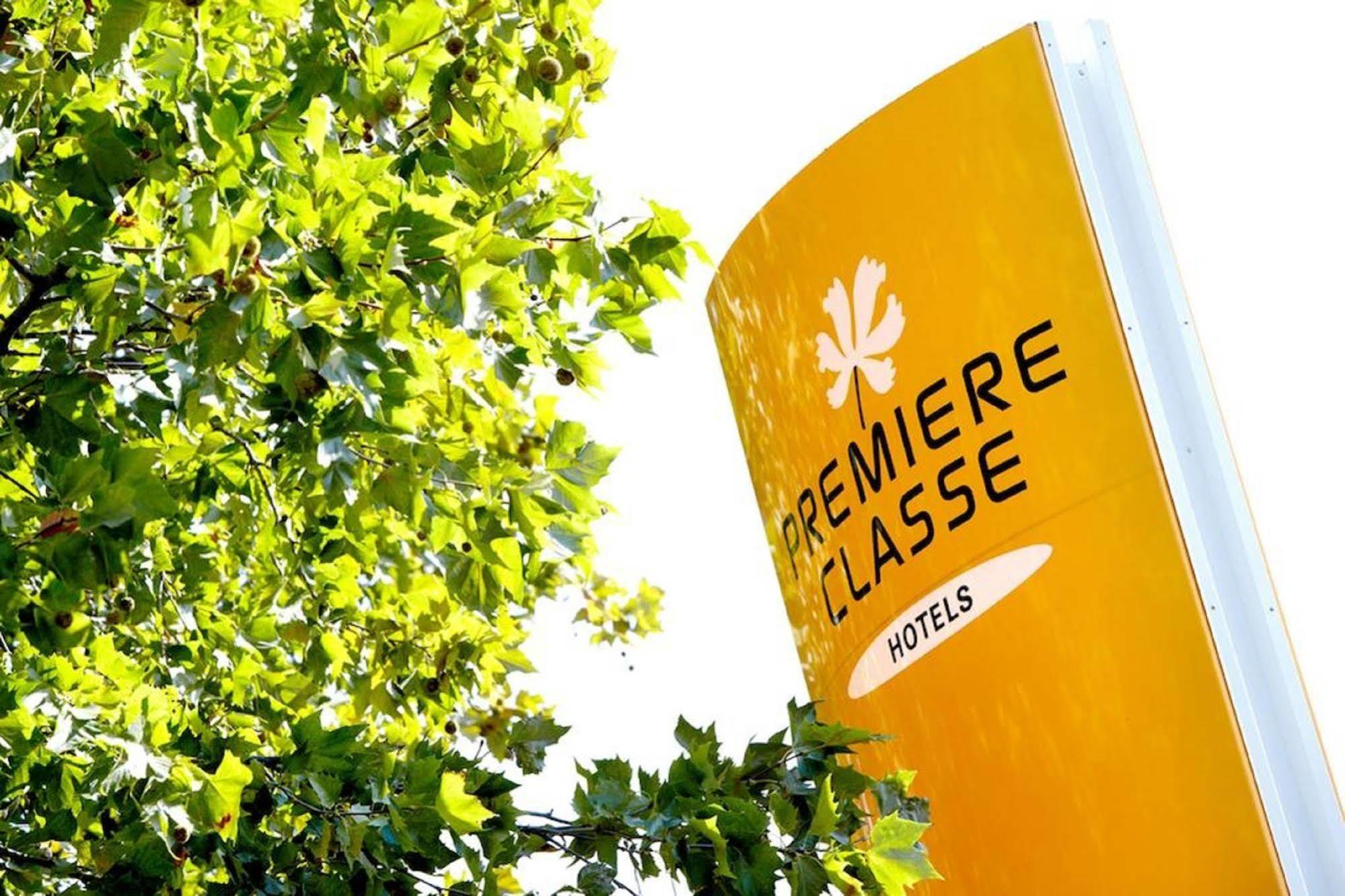 Premiere Classe Evreux Exterior photo Premiere Classe logo